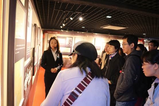 说明: F:\活动照片\2019年度活动照片\10.17 天津市档案馆参观\IMG_7119.JPG